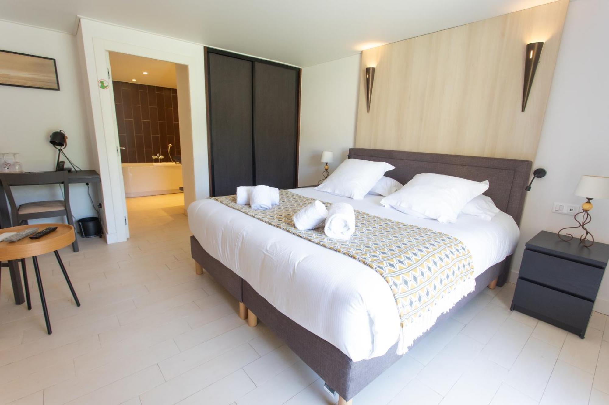 Hotel Le Verger Maelvi กรีโมด์ ภายนอก รูปภาพ