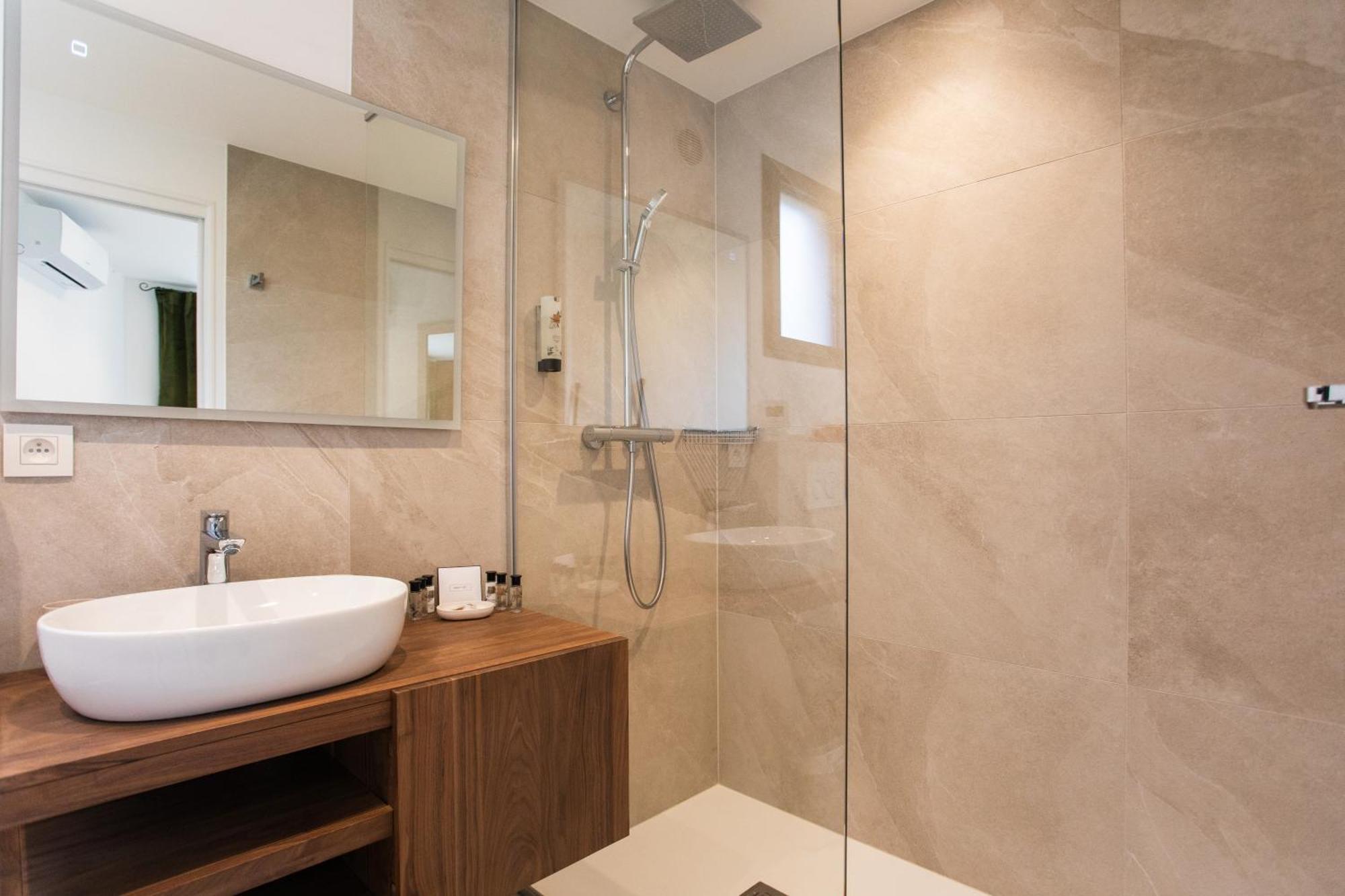Hotel Le Verger Maelvi กรีโมด์ ภายนอก รูปภาพ