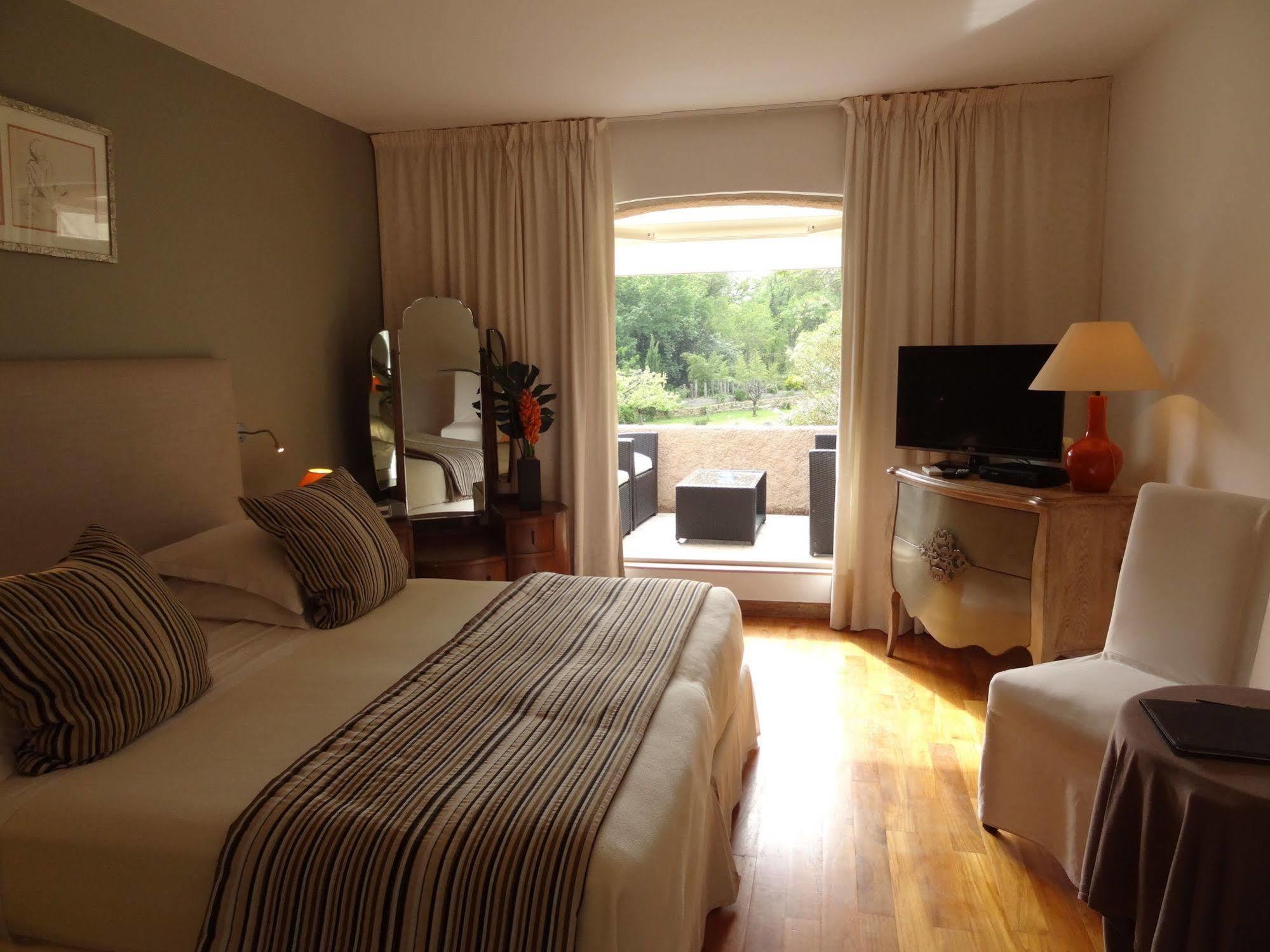 Hotel Le Verger Maelvi กรีโมด์ ภายนอก รูปภาพ